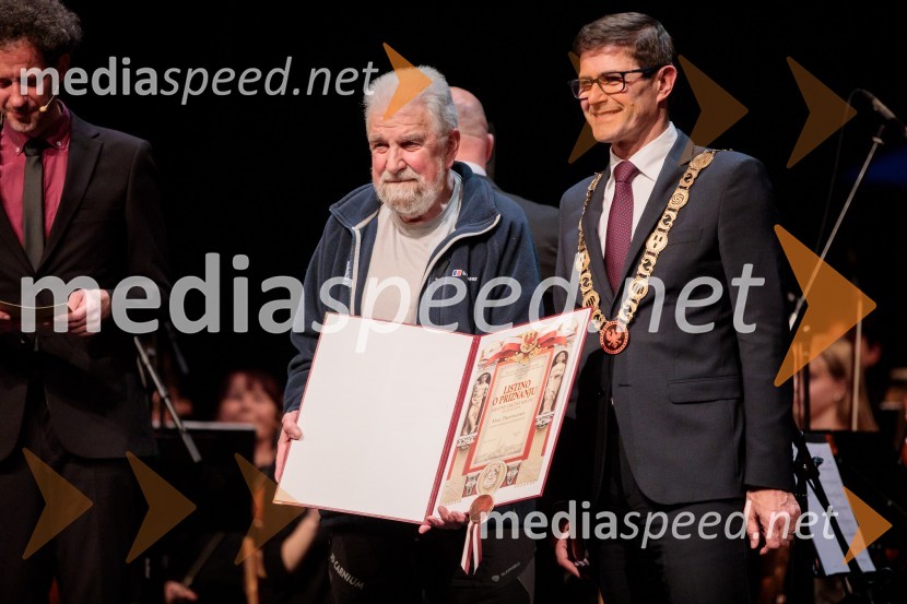 Župan Kranja ob občinskem prazniku podelil priznanja