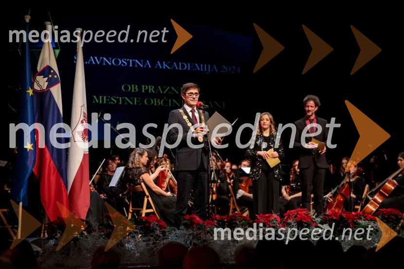 Župan Kranja ob občinskem prazniku podelil priznanja