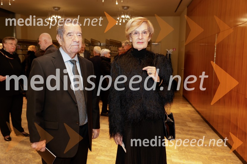  ... ;  Mojca Kreft, dramaturginja in teatrologinjaTa veseli dan ali Matiček se ženi, premiera v MGL