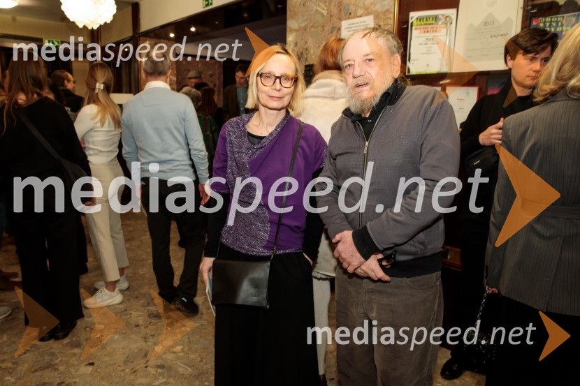  Petra Vidali, urednica kulture, Večer;  Zdravko Duša, pisec, urednik in prevajalec, vodja simpozija Moč povezavRazodetje, premiera, Prešernovo gledališče Kranj