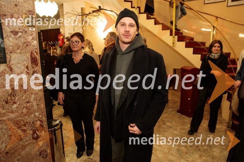  Timon Šturbej, igralecRazodetje, premiera, Prešernovo gledališče Kranj