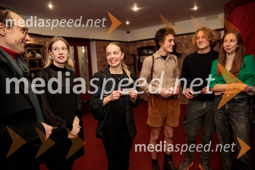  Marko  Mandić, igralec;  Julija Klavžar, igralka;  Lara Fortuna, igralka;  Voranc Mandić, igralec;  Luka Grbić, igralec;  Nina  Kuclar Stiković, dramaturginjaRazodetje, premiera, Prešernovo gledališče Kranj