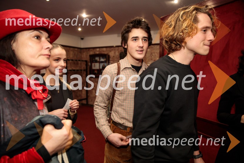  Pia Zemljič, igralka;  Lara Fortuna, igralka;  Voranc Mandić, igralec;  Luka Grbić, igralecRazodetje, premiera, Prešernovo gledališče Kranj