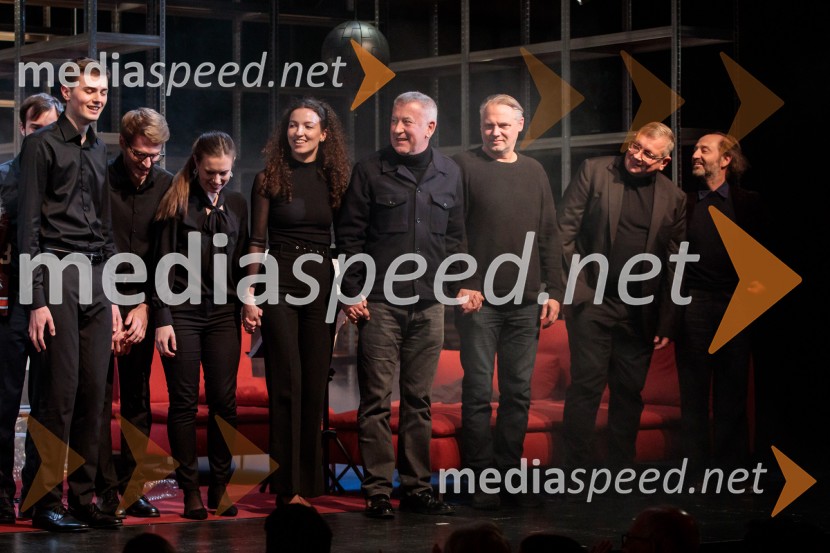  ... ;  ... ;  ... ;  ... ;  Ivica Buljan, režiser;  Mattias Andersson, igralec, režiser in dramatik;  Robert Waltl, direktor, Mini teater;  ... Razodetje, premiera, Prešernovo gledališče Kranj