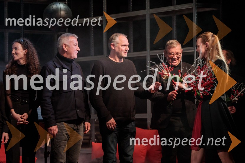  Ivica Buljan, režiser;  Mattias Andersson, igralec, režiser in dramatik;  Robert Waltl, vodja Judovskega kulturnega centra;  ... Razodetje, premiera, Prešernovo gledališče Kranj