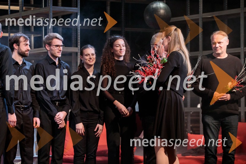  ... ;  ... ;  ... ;  ... ;  Mattias Andersson, igralec, režiser in dramatikRazodetje, premiera, Prešernovo gledališče Kranj