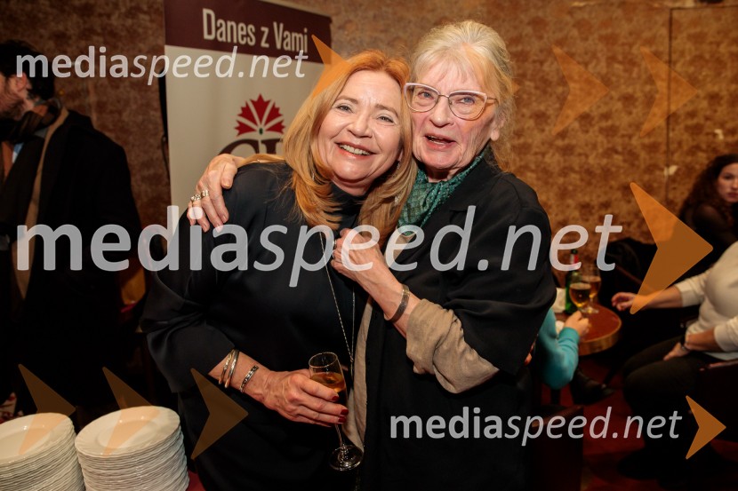  Vesna  Jevnikar, igralka;  Jelka Reichman, slikarka in ilustratorkaRazodetje, premiera, Prešernovo gledališče Kranj