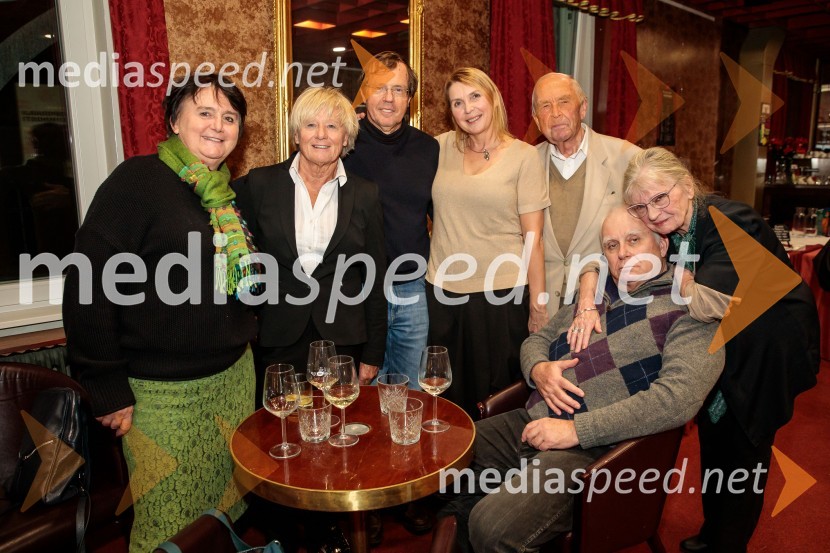  ... ;  ... ;  ... ;  Darja Reichman, igralka;  Marjan Reichman;  ... ;  Jelka Reichman, slikarka in ilustratorkaRazodetje, premiera, Prešernovo gledališče Kranj