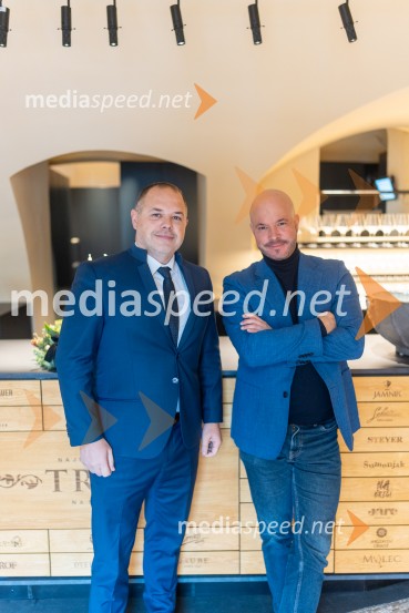  Jure Struc, direktor, Zavod za turizem Maribor;  Matevž Frangež, državni sekretarNovinarska konferenca s predstavitvijo prenovljene Hiše Najstarejše trte