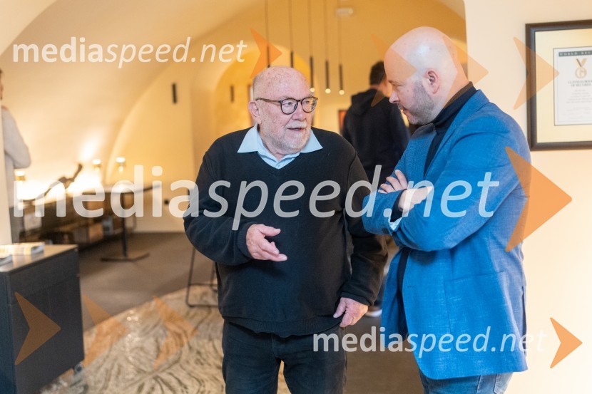  Igor Orešič, arhitekt, slikar ;  Matevž Frangež, državni sekretarNovinarska konferenca s predstavitvijo prenovljene Hiše Najstarejše trte