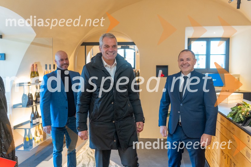  Matevž Frangež, državni sekretar;  Aleksander Saša Arsenovič, župan, Mestna občina Maribor;  Jure Struc, direktor, Zavod za turizem MariborNovinarska konferenca s predstavitvijo prenovljene Hiše Najstarejše trte