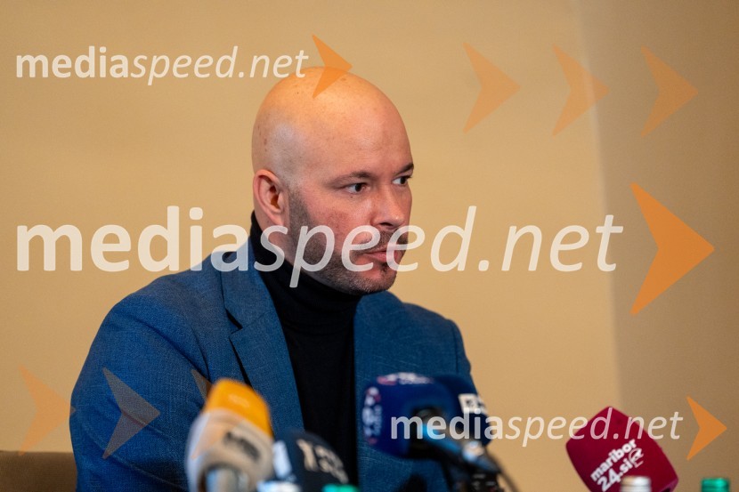  Matevž Frangež, državni sekretarNovinarska konferenca s predstavitvijo prenovljene Hiše Najstarejše trte