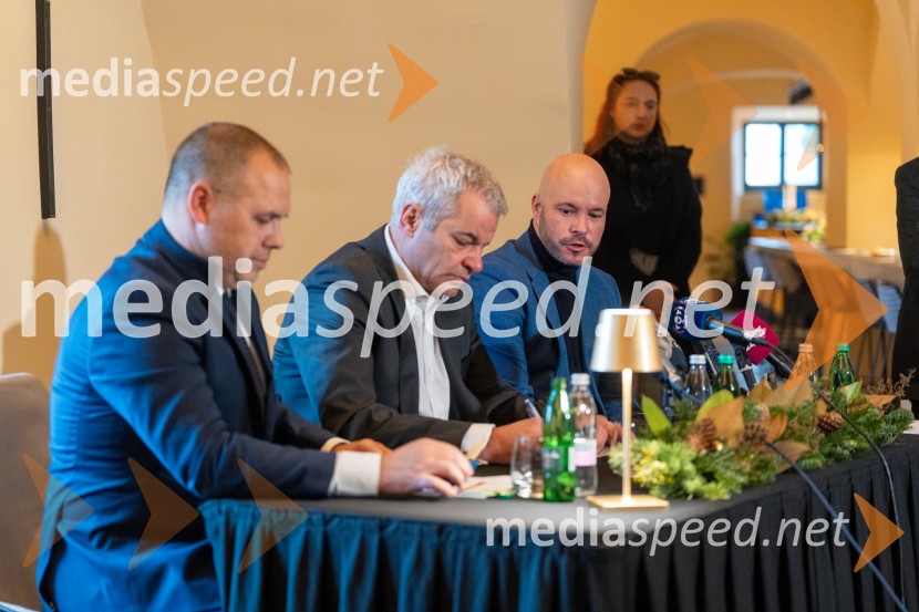  Jure Struc, direktor, Zavod za turizem Maribor;  Aleksander Saša Arsenovič, župan, Mestna občina Maribor;  Matevž Frangež, državni sekretarNovinarska konferenca s predstavitvijo prenovljene Hiše Najstarejše trte