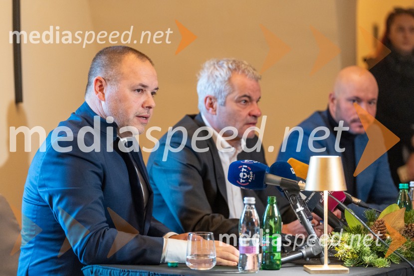  Jure Struc, direktor, Zavod za turizem Maribor;  Aleksander Saša Arsenovič, župan, Mestna občina Maribor;  Matevž Frangež, državni sekretarNovinarska konferenca s predstavitvijo prenovljene Hiše Najstarejše trte