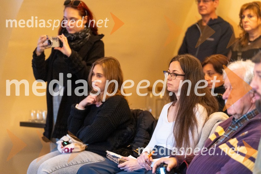  ... ;  Jasmina Cehnar, novinarka, VečerNovinarska konferenca s predstavitvijo prenovljene Hiše Najstarejše trte