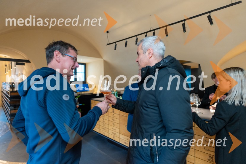  Aleš Peretin, IGM;  Aleksander Saša Arsenovič, župan, Mestna občina MariborNovinarska konferenca s predstavitvijo prenovljene Hiše Najstarejše trte