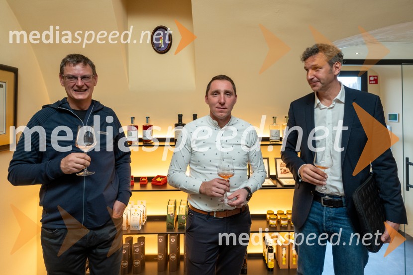  Aleš Peretin, IGM;  Boris Hriberšek, IGM;  Stojan Skalicky, Arhisol, d.o.o.Novinarska konferenca s predstavitvijo prenovljene Hiše Najstarejše trte