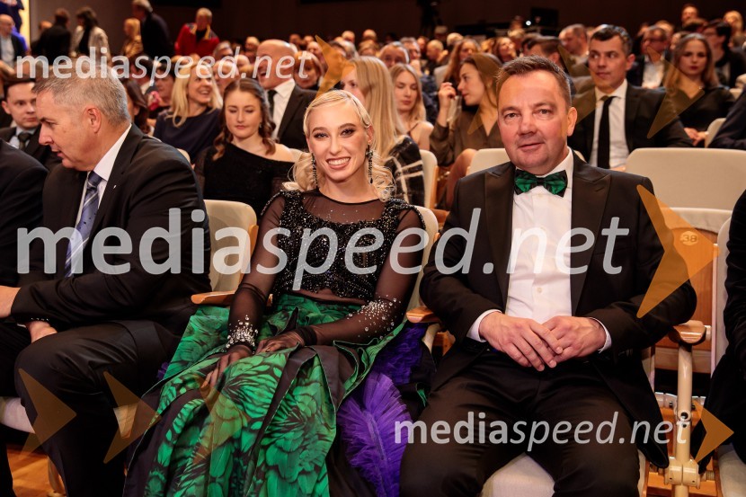  Janja Garnbret, športna plezalka;  Roman Krajnik, trener Janje GarnbretŠportnik leta 2024, slavila Janja Garnbret in Tadej Pogačar