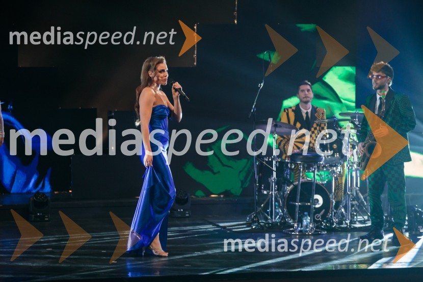  Flora Ema Lotrič, pevkaŠportnik leta 2024, slavila Janja Garnbret in Tadej Pogačar