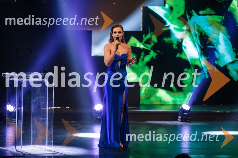  Flora Ema Lotrič, pevkaŠportnik leta 2024, slavila Janja Garnbret in Tadej Pogačar