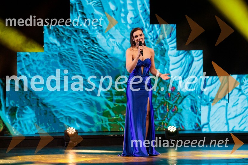  Flora Ema Lotrič, pevkaŠportnik leta 2024, slavila Janja Garnbret in Tadej Pogačar