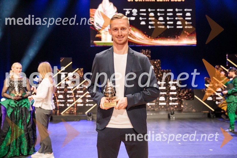  Žan  Karničnik, nogometašŠportnik leta 2024, slavila Janja Garnbret in Tadej Pogačar