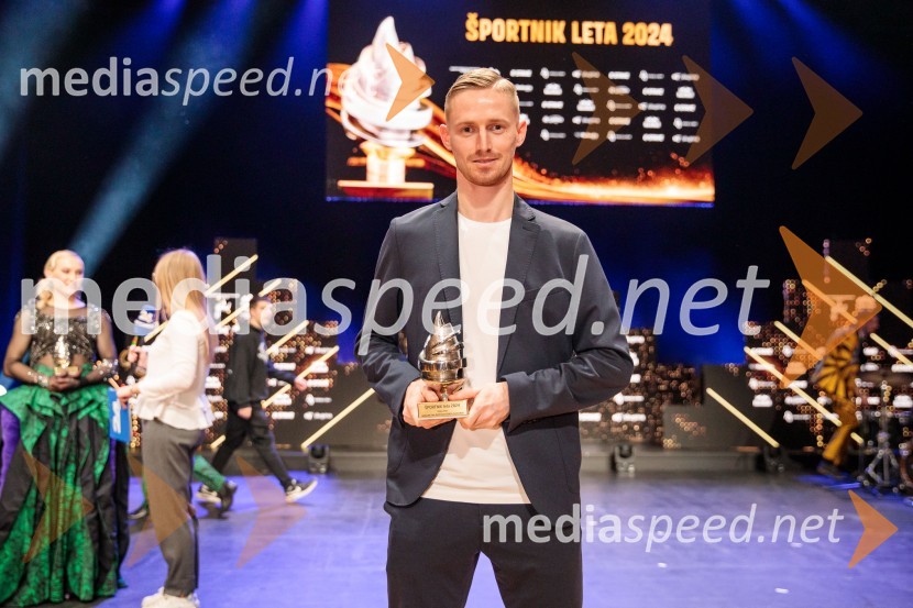  Žan  Karničnik, nogometašŠportnik leta 2024, slavila Janja Garnbret in Tadej Pogačar