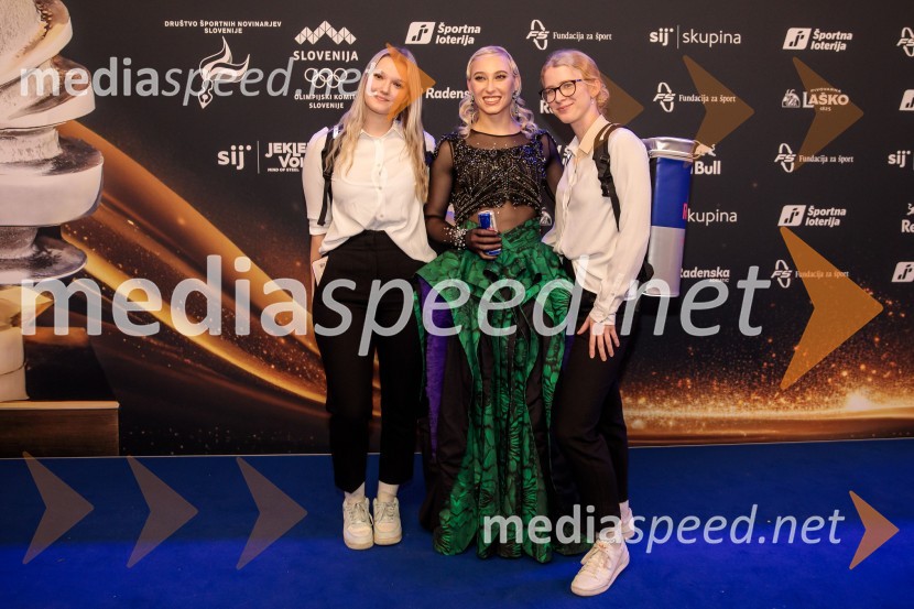  ... ;  Janja Garnbret, športna plezalka;  ... Športnik leta 2024, slavila Janja Garnbret in Tadej Pogačar