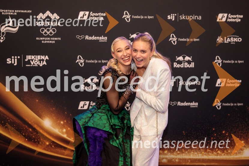  Janja Garnbret, športna plezalka;  Neža Klančar, plavalkaŠportnik leta 2024, slavila Janja Garnbret in Tadej Pogačar