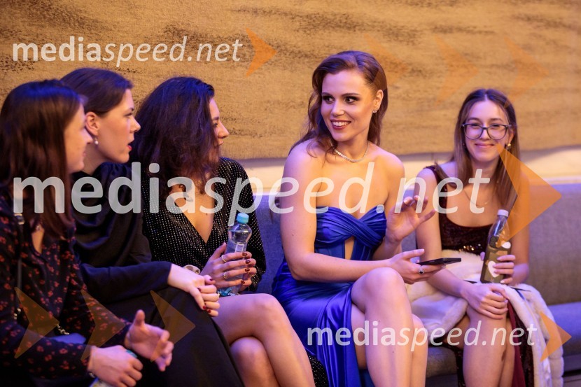  Flora Ema Lotrič, pevkaŠportnik leta 2024, slavila Janja Garnbret in Tadej Pogačar