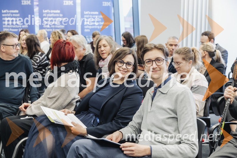  Nomi  Hrast,  prorektorica za študentska vprašanja;  Anej IrgoličHorus in Adrastos 2024, podelitev nagrad