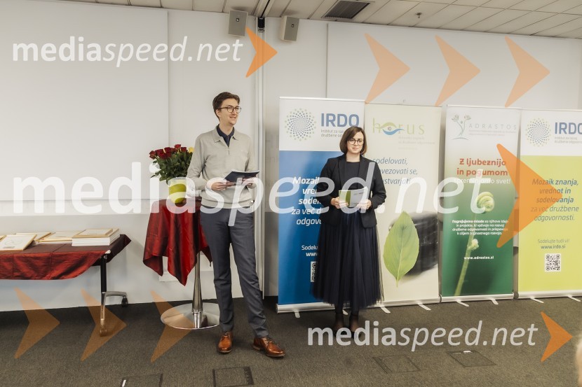  Anej Irgolič;  Nomi  Hrast,  prorektorica za študentska vprašanjaHorus in Adrastos 2024, podelitev nagrad
