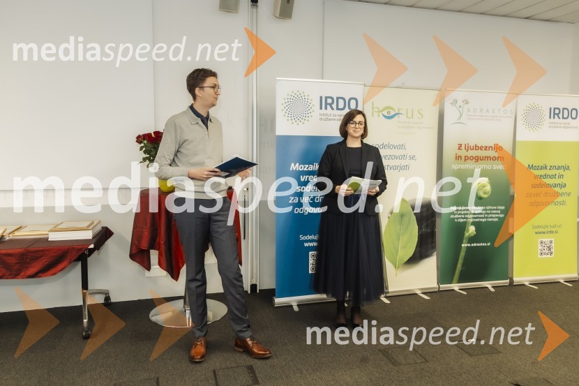  Anej Irgolič;  Nomi  Hrast,  prorektorica za študentska vprašanjaHorus in Adrastos 2024, podelitev nagrad