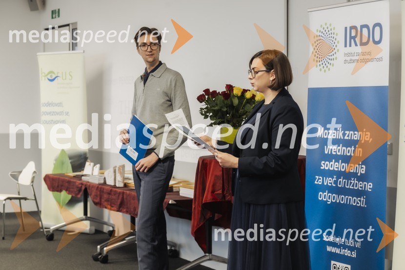  Anej Irgolič;  Nomi  Hrast,  prorektorica za študentska vprašanjaHorus in Adrastos 2024, podelitev nagrad