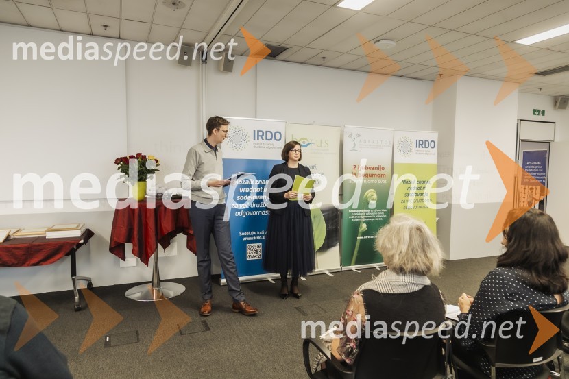  Anej Irgolič;  Nomi  Hrast,  prorektorica za študentska vprašanjaHorus in Adrastos 2024, podelitev nagrad