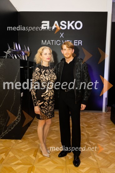  Hermina Kovačič, strokovnjakinja za komuniciranje;  Matic Veler, modni oblikovalecAsko odprl svoj prvi showroom v Sloveniji z modnim oblikovalcem Maticem Velerjem