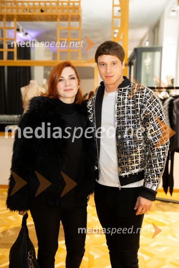  Lara Baruca, pevka;  Nac VisocnikAsko odprl svoj prvi showroom v Sloveniji z modnim oblikovalcem Maticem Velerjem