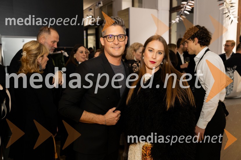  ... ;  Liza KrapezAsko odprl svoj prvi showroom v Sloveniji z modnim oblikovalcem Maticem Velerjem