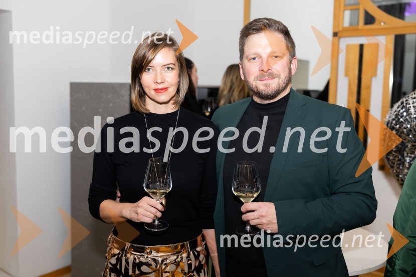  Teja Roglič, odnosi z javnostmi LJFW;  ... Asko odprl svoj prvi showroom v Sloveniji z modnim oblikovalcem Maticem Velerjem