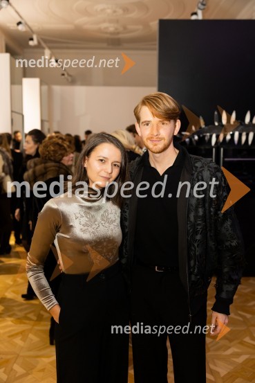  ... ;  Matic Veler, modni oblikovalecAsko odprl svoj prvi showroom v Sloveniji z modnim oblikovalcem Maticem Velerjem