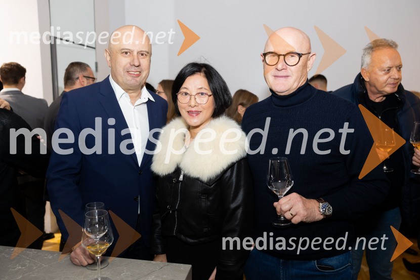  ... ;  Huiqin  Wang, umetnica;  ... Asko odprl svoj prvi showroom v Sloveniji z modnim oblikovalcem Maticem Velerjem