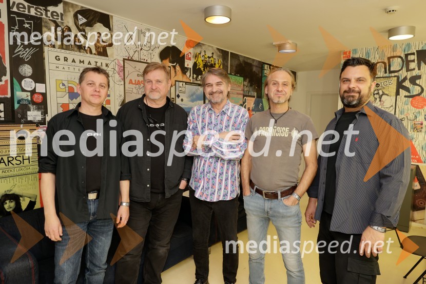  Uroš Trebižan, bas kitara, skupina Avtomobili;  Mirko Vuksanovič, klaviature, vokal, skupina Avromobili;  Marko Vuksanovič, pevec, skupina Avtomobili;  Boštjan Andrejc – Bushy , kitara, skupina Avtomobili;  David Morgan, bobnar, skupina AvtomobiliAvtomobili, koncert ob izidu novega albuma Potujemo