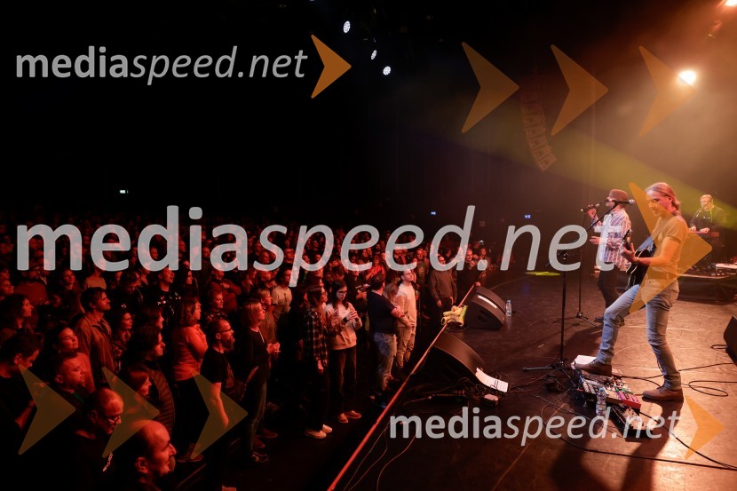  Boštjan Andrejc – Bushy , kitara, skupina AvtomobiliAvtomobili, koncert ob izidu novega albuma Potujemo