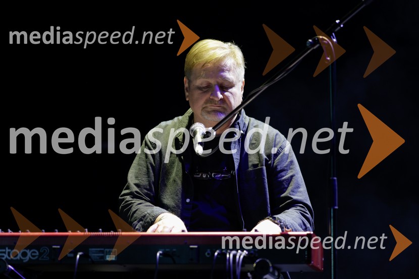  Mirko Vuksanovič, klaviature, vokal, skupina AvromobiliAvtomobili, koncert ob izidu novega albuma Potujemo