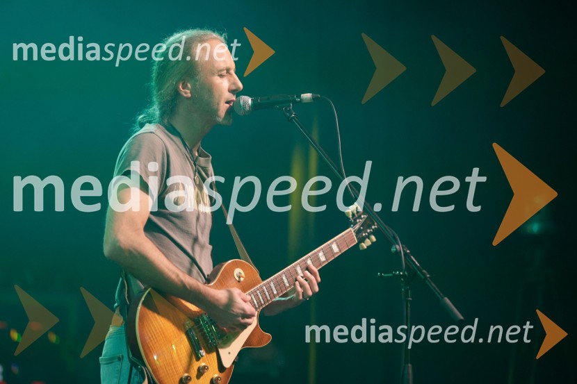  Boštjan Andrejc – Bushy , kitara, skupina AvtomobiliAvtomobili, koncert ob izidu novega albuma Potujemo