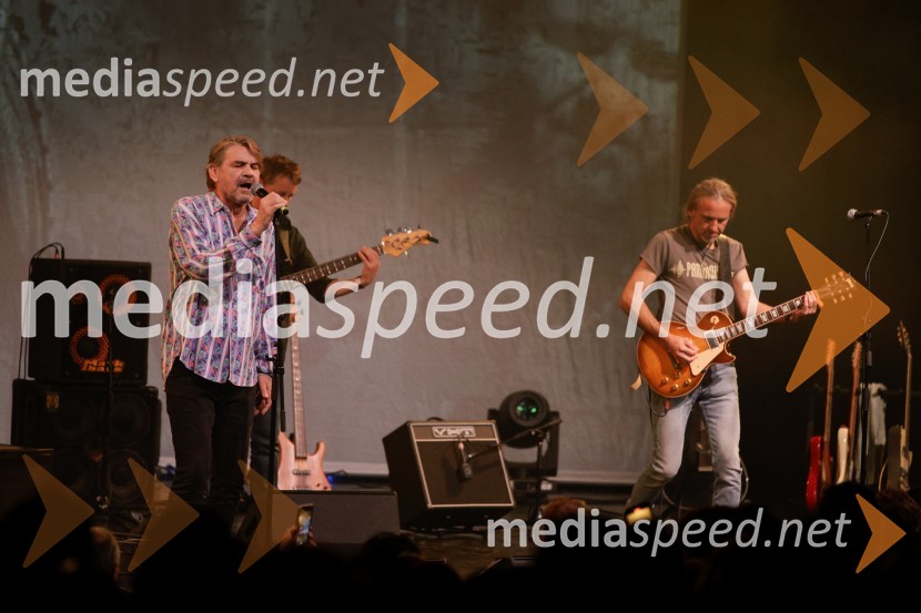  Marko Vuksanovič, pevec, skupina Avtomobili;  Boštjan Andrejc – Bushy , kitara, skupina AvtomobiliAvtomobili, koncert ob izidu novega albuma Potujemo