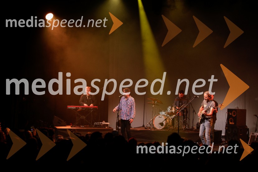  Mirko Vuksanovič, klaviature, vokal, skupina Avromobili;  Marko Vuksanovič, pevec, skupina Avtomobili;  Boštjan Andrejc – Bushy , kitara, skupina AvtomobiliAvtomobili, koncert ob izidu novega albuma Potujemo