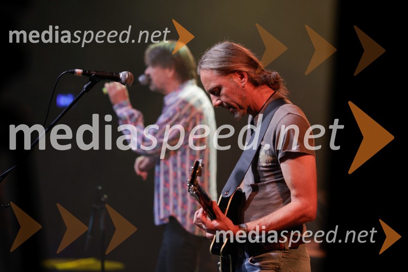  Boštjan Andrejc – Bushy , kitara, skupina AvtomobiliAvtomobili, koncert ob izidu novega albuma Potujemo