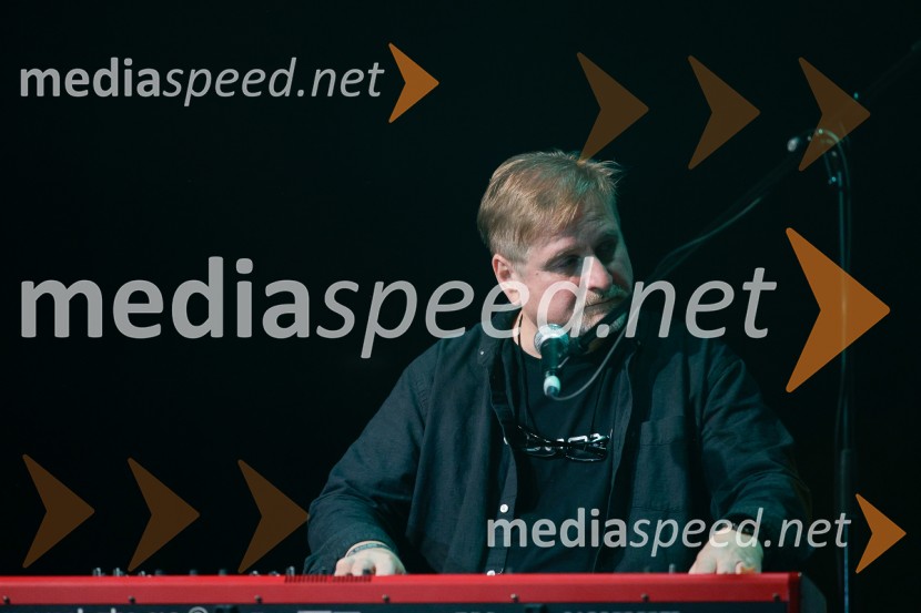  Mirko Vuksanovič, klaviature, vokal, skupina AvromobiliAvtomobili, koncert ob izidu novega albuma Potujemo