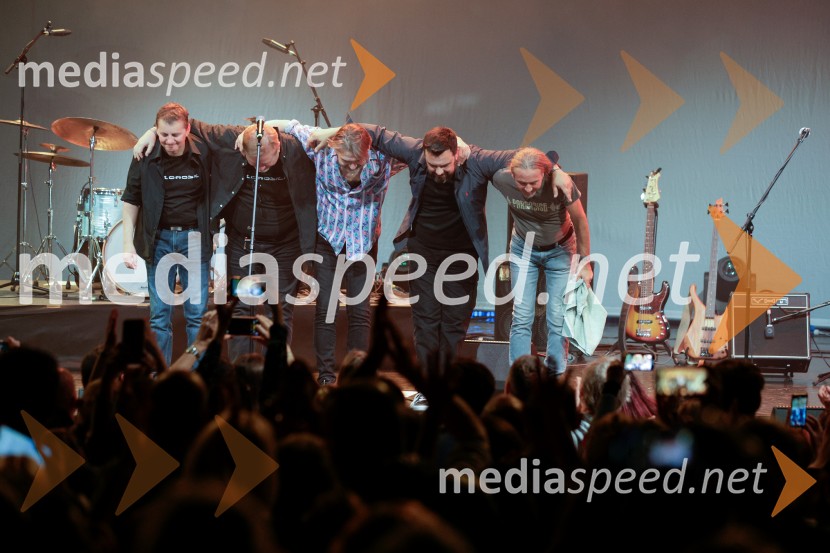  Uroš Trebižan, bas kitara, skupina Avtomobili;  Mirko Vuksanovič, klaviature, vokal, skupina Avromobili;  Marko Vuksanovič, pevec, skupina Avtomobili;  David Morgan, bobnar, skupina Avtomobili;  Boštjan Andrejc – Bushy , kitara, skupina AvtomobiliAvtomobili, koncert ob izidu novega albuma Potujemo